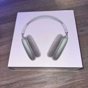 Brand New Apple Airpod Max. Green.